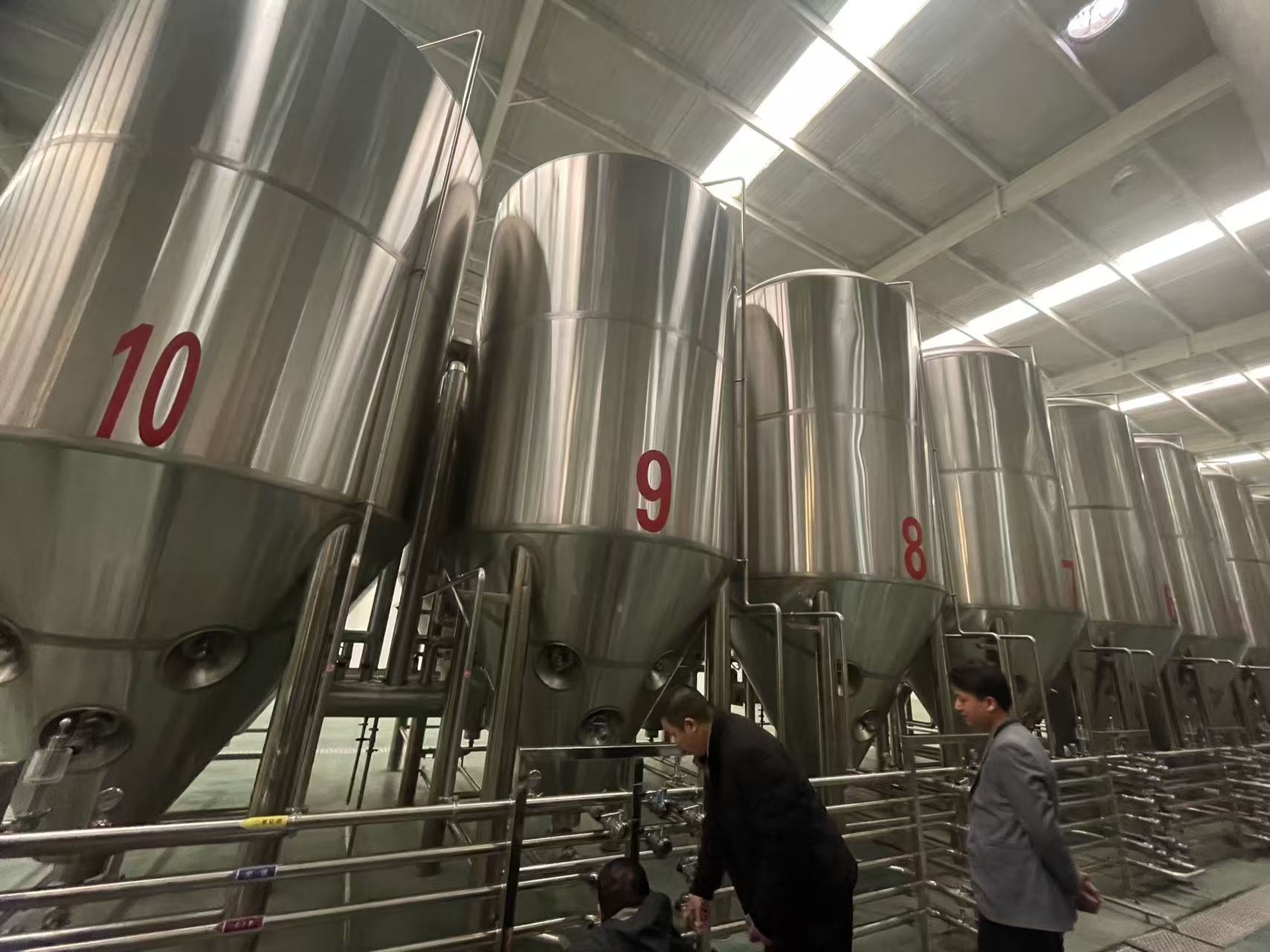 南雄精酿啤酒设备厂—平面布置、设备设计、制造、调试、培训等一条龙服务